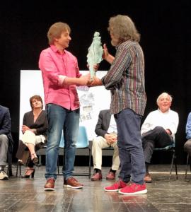 Massimo Facheris consegna il Premio Mondo Cinema a "The Boat"